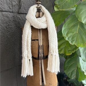 Chunky Knit Cream Fringe Scarf